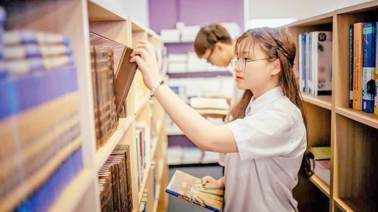 Trường Đại học Công nghệ và Quản lý hữu nghị