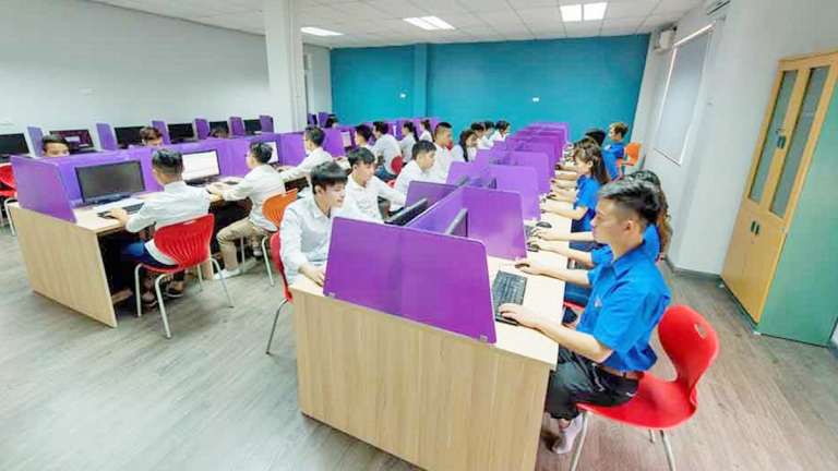 Trường Đại học Công nghệ và Quản lý hữu nghị