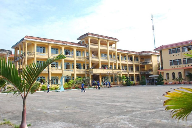 Khuôn viên nhà trường