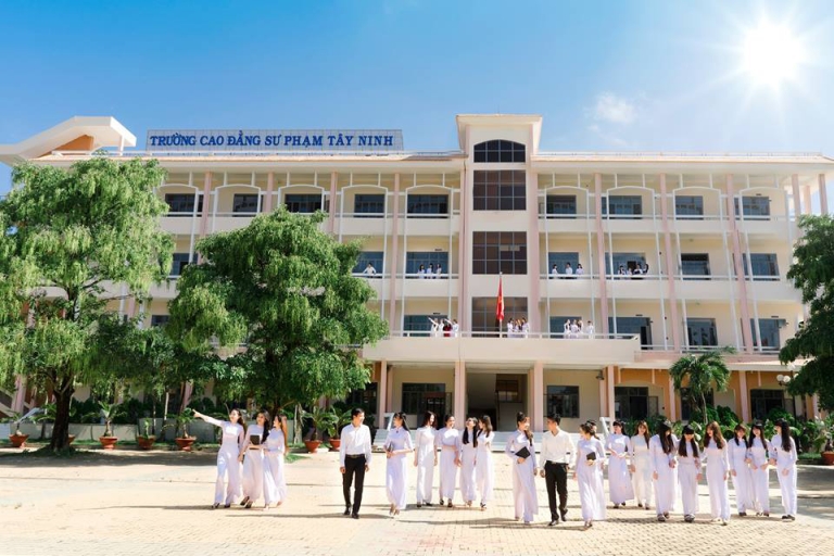 Trường góp phần đào tạo nguồn nhân lực có trình độ Cao đẳng – Đại học đáp ứng yêu cầu công nghiệp hóa, hiện đại hóa của tỉnh