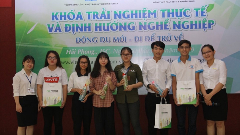 Trường Cao đẳng Bán công Công nghệ và Quản trị doanh nghiệp