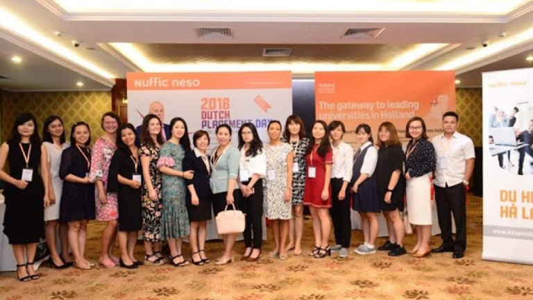 Công ty Tư vấn Du học và Du lịch Abroad Corner