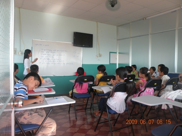 Trung tâm Ngoại ngữ Tin học Hello World