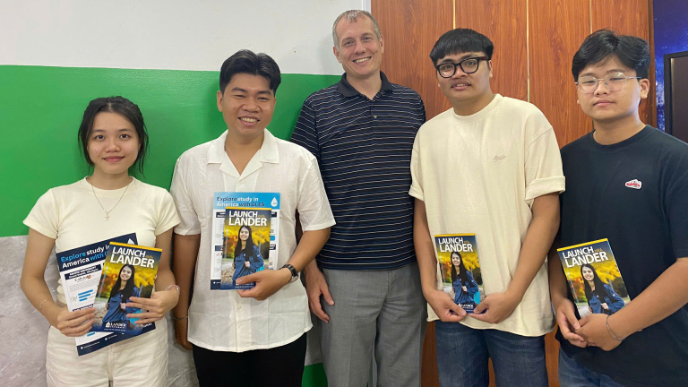 Du học Cá Chép Dora