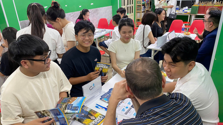 Du học Cá Chép Dora