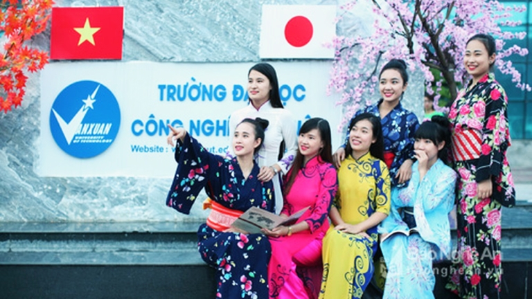 Trường Đại Học Công Nghệ Vạn Xuân
