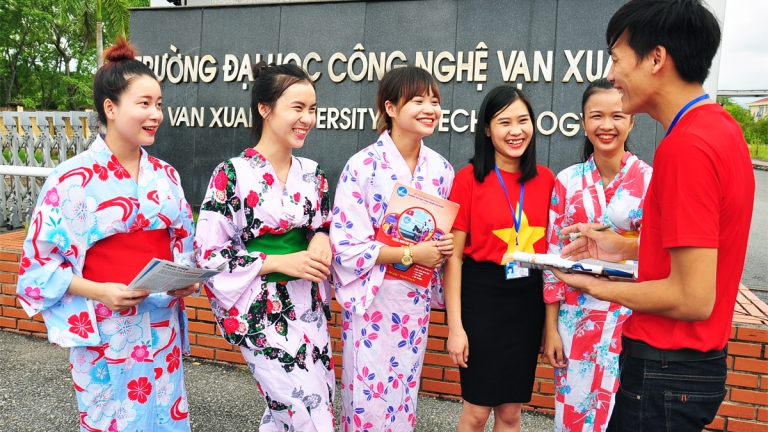 Trường Đại Học Công Nghệ Vạn Xuân