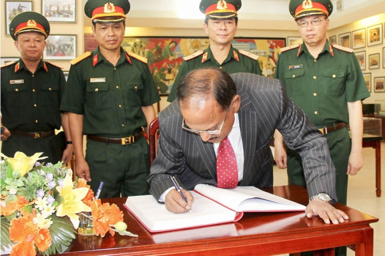 truong-dai-hoc-thong-tin-lien-lac-3