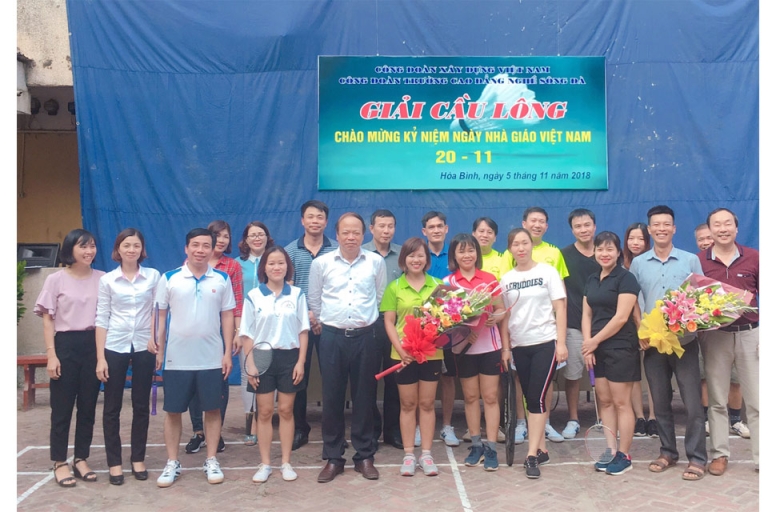 Công đoàn Trường Cao đẳng nghề Sông Đà tổ chức Giải Cầu lông