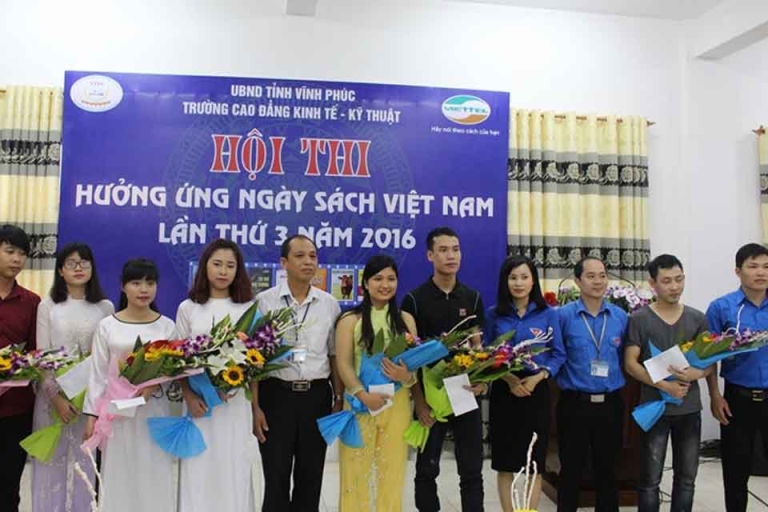 Hội thi nhân ngày sách Việt Nam của trường Cao đẳng kinh tế - kỹ thuật Vĩnh Phúc