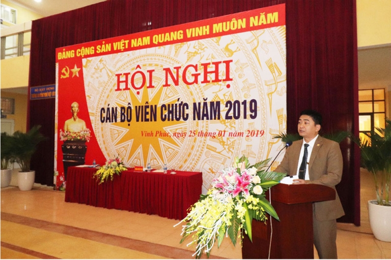 Đ/c Tạ Duy Chung – Trưởng phòng Tổ chức hành chính thông qua chương trình hội nghị