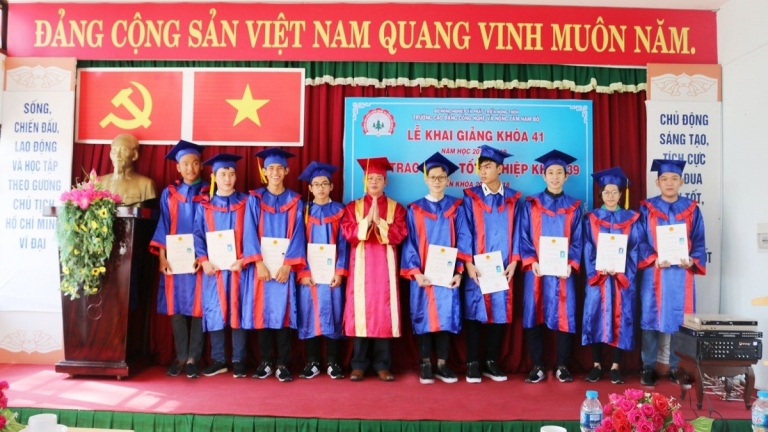 Trường Cao đẳng nghề Công nghệ và Nông lâm Nam Bộ