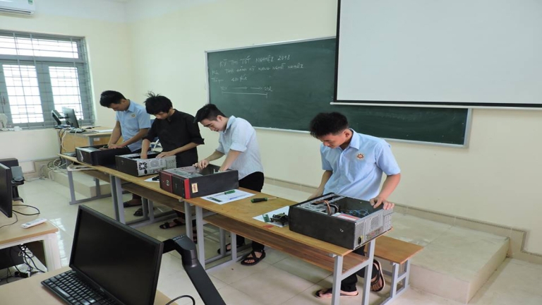 TRƯỜNG CAO ĐẲNG NGHỀ VIỆT - HÀN - QUẢNG NGÃI
