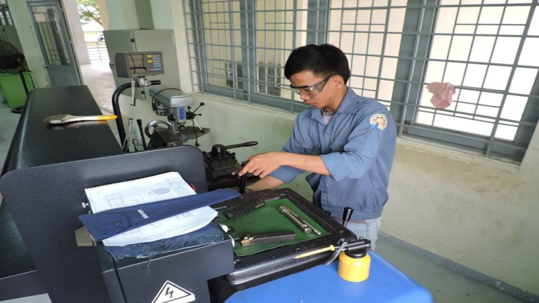 TRƯỜNG CAO ĐẲNG NGHỀ VIỆT - HÀN - QUẢNG NGÃI