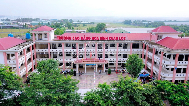 Trường ­Cao Đẳng Nghề Hòa Bình
