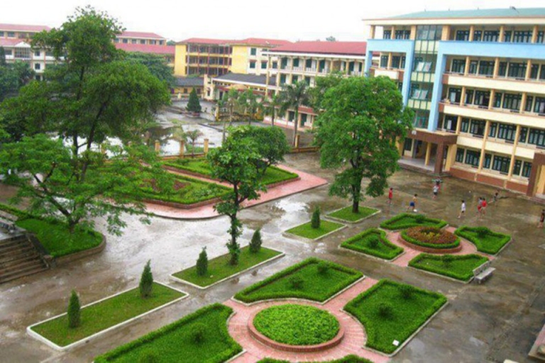 Khuôn viên trường