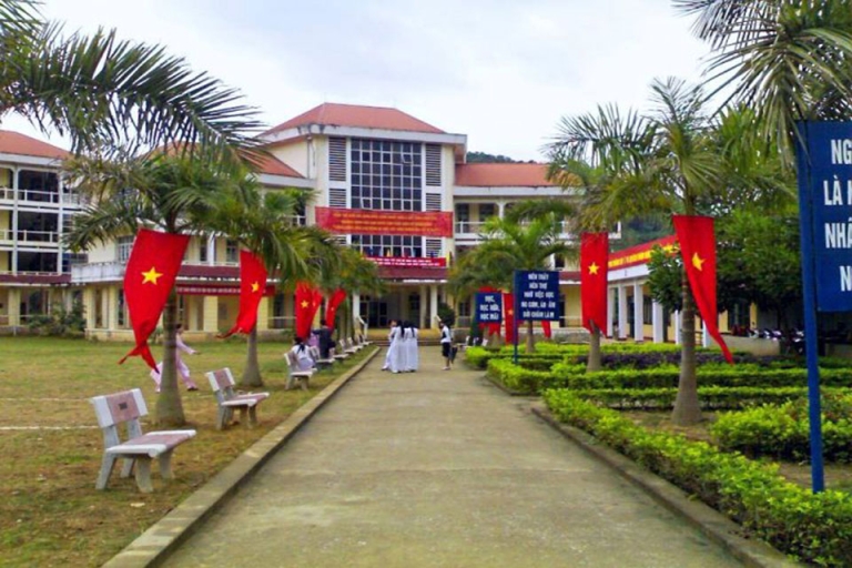 Khuôn viên nhà trường