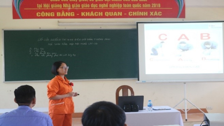 TRƯỜNG CAO ĐẲNG NGHỀ ĐIỆN 