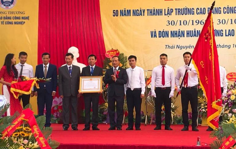 Trường Cao Đẳng Công Nghệ Và Kinh Tế Công Nghiệp