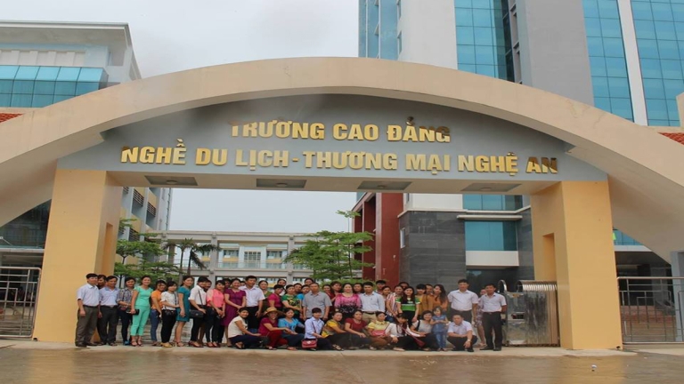 Trường Cao đẳng nghề Du lịch - Thương mại Nghệ An