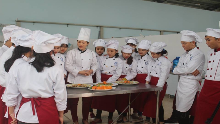 Trường Cao đẳng nghề Du lịch - Thương mại Nghệ An