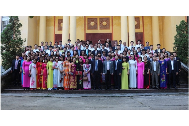 Đội ngũ cán bộ