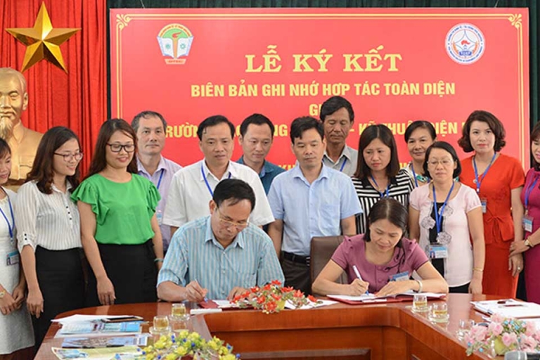 Lễ ký kết phát triển toàn diện của Cao đẳng Kinh tế - Kỹ thuật Điện Biên và đối tác