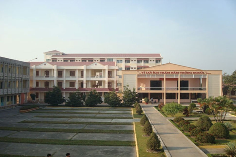 Khuôn viên nhà trường