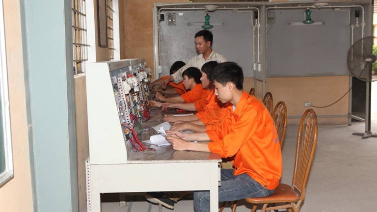 TRƯỜNG CAO ĐẲNG NGHỀ KỸ THUẬT - CÔNG NGHỆ - KINH TẾ SIMCO SÔNG ĐÀ