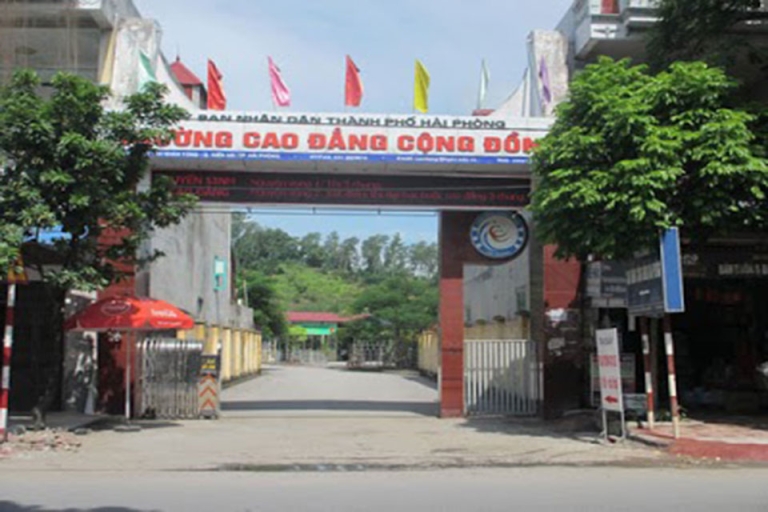 Cổng trường Cao đẳng Cộng đồng Hải Phòng