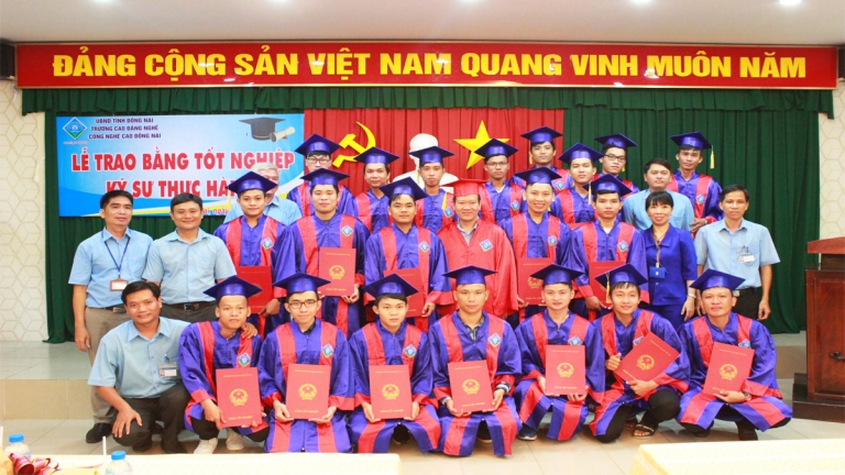 Trung tâm Ngoại ngữ trường Cao đẳng nghề Công nghệ cao Đồng Nai