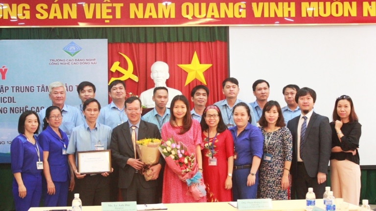 Trung tâm Ngoại ngữ trường Cao đẳng nghề Công nghệ cao Đồng Nai