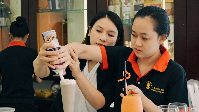 Trường Trung cấp Du lịch và Khách sạn Saigontourist