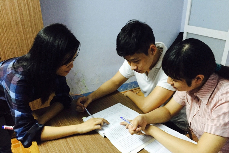 Thầy cô luôn tận tình quan tâm học sinh