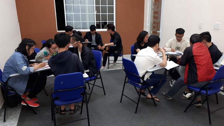 Trung tâm tiếng Anh Hello