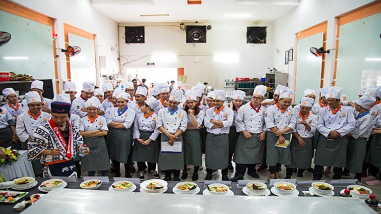 Hướng nghiệp Á Âu