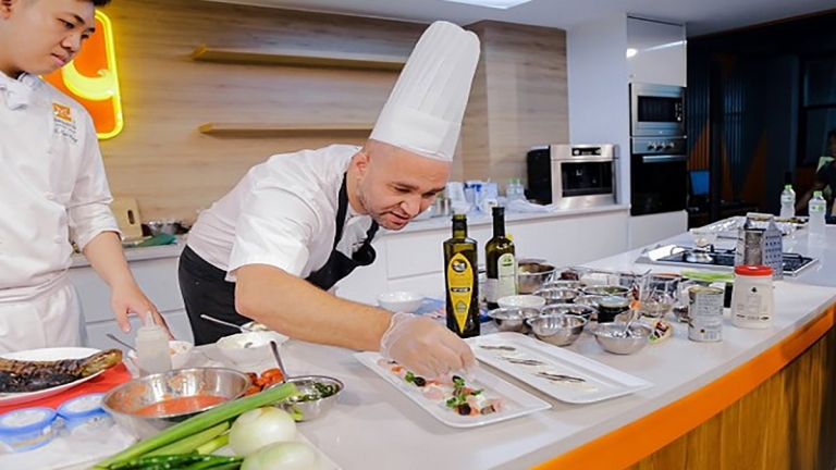 Hướng nghiệp Á Âu