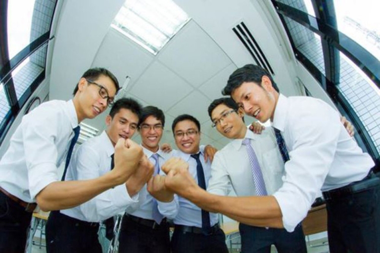 Hằng năm, JVC cùng các trường đại học liên kết đưa ra thị trường 5000 kỹ sư chất lượng cáo về tất cả các ngành kỹ thuật