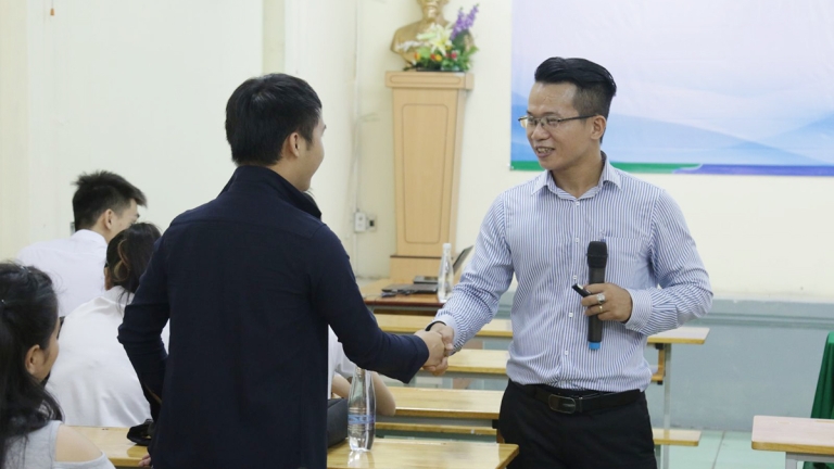 Trường Trung cấp Y dược Vạn Hạnh