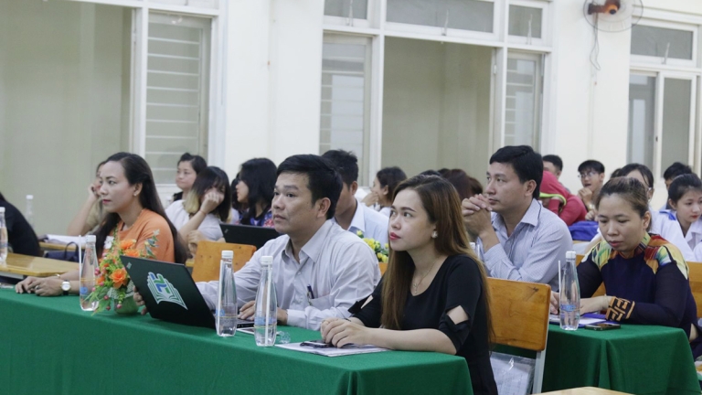 Trường Trung cấp Y dược Vạn Hạnh