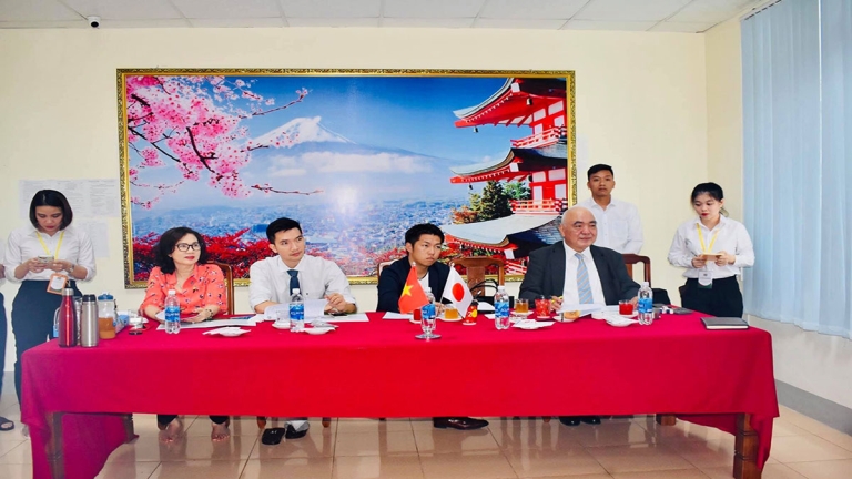 HaJKO lao động và du học