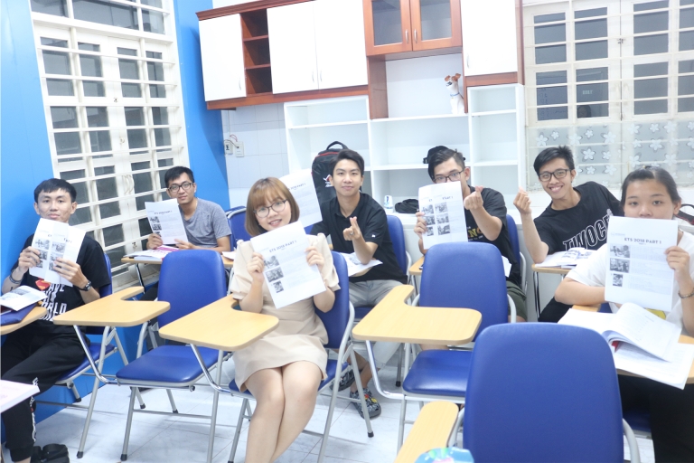 Trung tâm Halo English