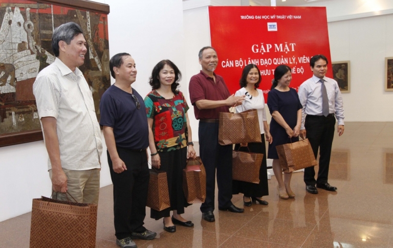 Gặp mặt cán bộ nghỉ hưu của trường ĐH Mỹ Thuật VN