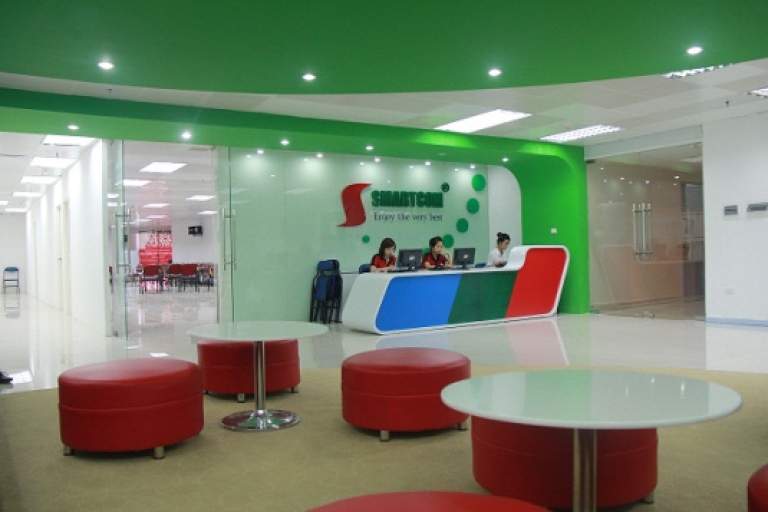 Khu vực sảnh của Smartcom rộng rãi và hiện đại đón tiếp học viên.