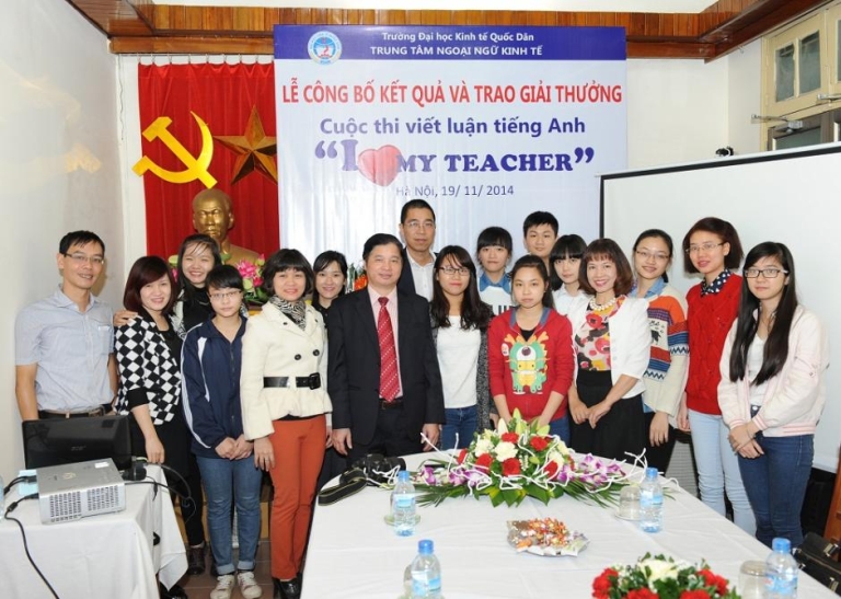 Các thầy cô của trung tâm ngoại ngữ Kinh tế