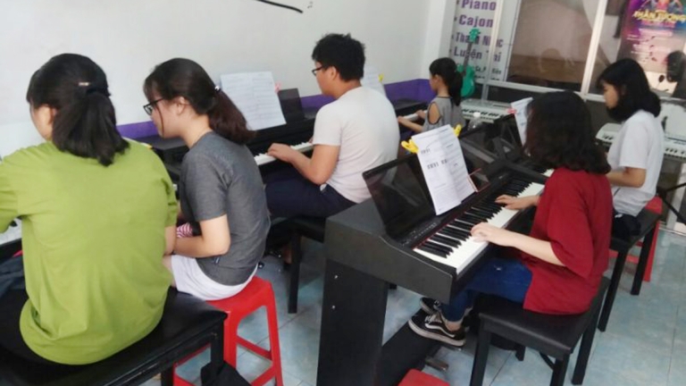 Trung tâm Âm nhạc Dấu Chấm Đen