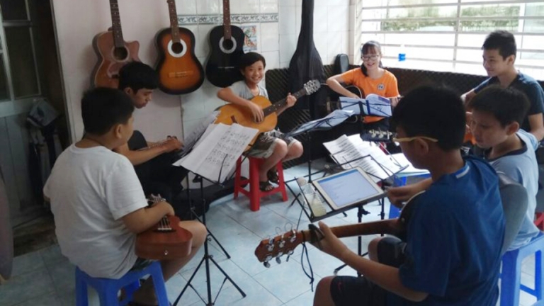 Trung tâm Âm nhạc Dấu Chấm Đen