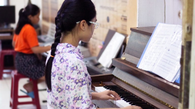 Nốt Trầm Music School