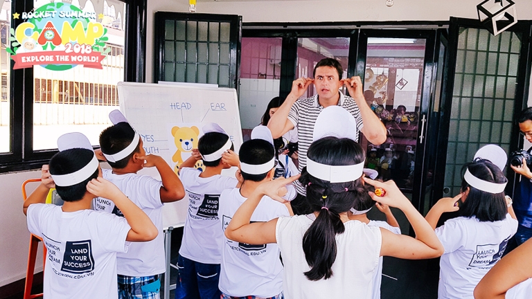 Trung tâm Ngoại ngữ Rocket Central