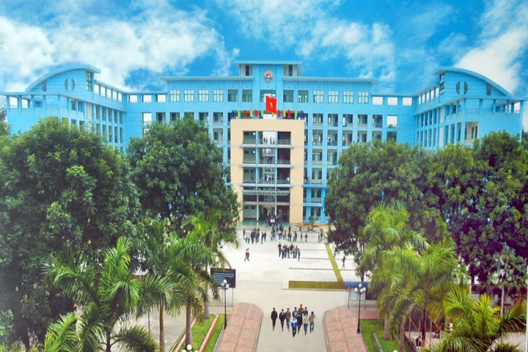 Khuôn viên nhà trường